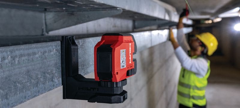 PM 20-CG Точечный и линейный лазерный нивелир Комбинированный лазерный нивелир с зеленым лучом – 2 линии и 4 точек для выравнивания по отвесу, горизонтального выравнивания, разметки и выверки положения Применения 1
