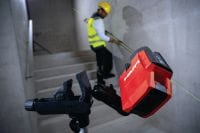 PM 20-CG Точечный и линейный лазерный нивелир Комбинированный лазерный нивелир с зеленым лучом – 2 линии и 4 точек для выравнивания по отвесу, горизонтального выравнивания, разметки и выверки положения Применения 2