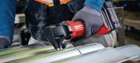 SPN 6-22 CN Аккумуляторные высечные ножницы Высокоэффективные аккумуляторные высечные ножницы для резки листового металла и профилей с большей скоростью и минимальной деформацией (платформа батарей Nuron) Применения 7